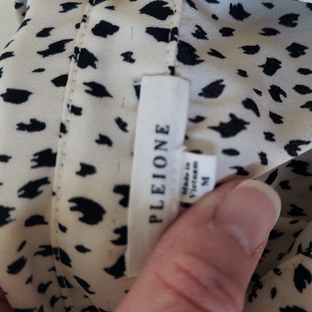 Pleione Animal Print Button Up Blouse Medium Cream Black Office Career Work - Picture 7 of 7